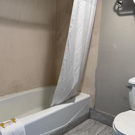 Days Inn By Wyndham Ontario Airport Екстер'єр фото