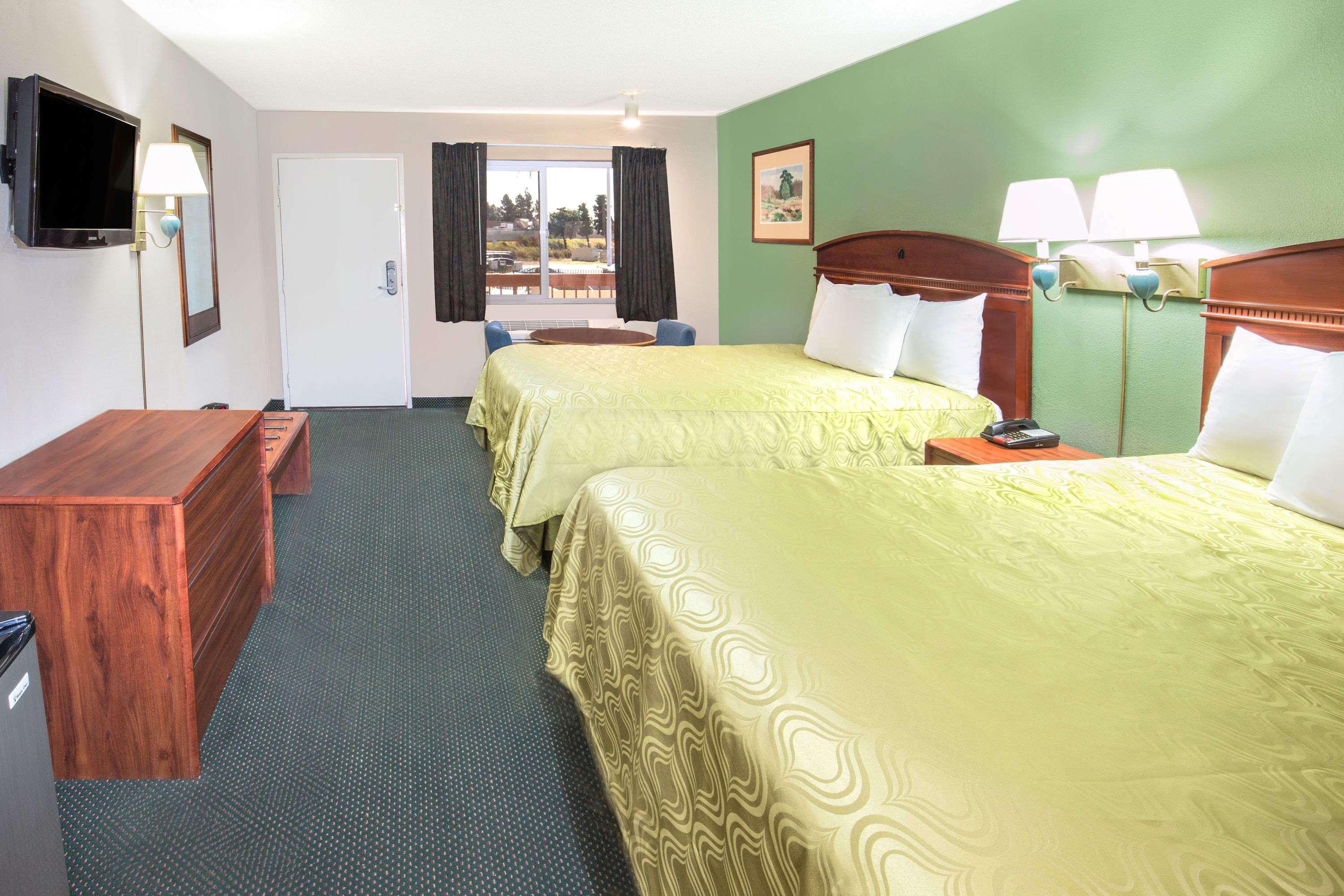 Days Inn By Wyndham Ontario Airport Екстер'єр фото