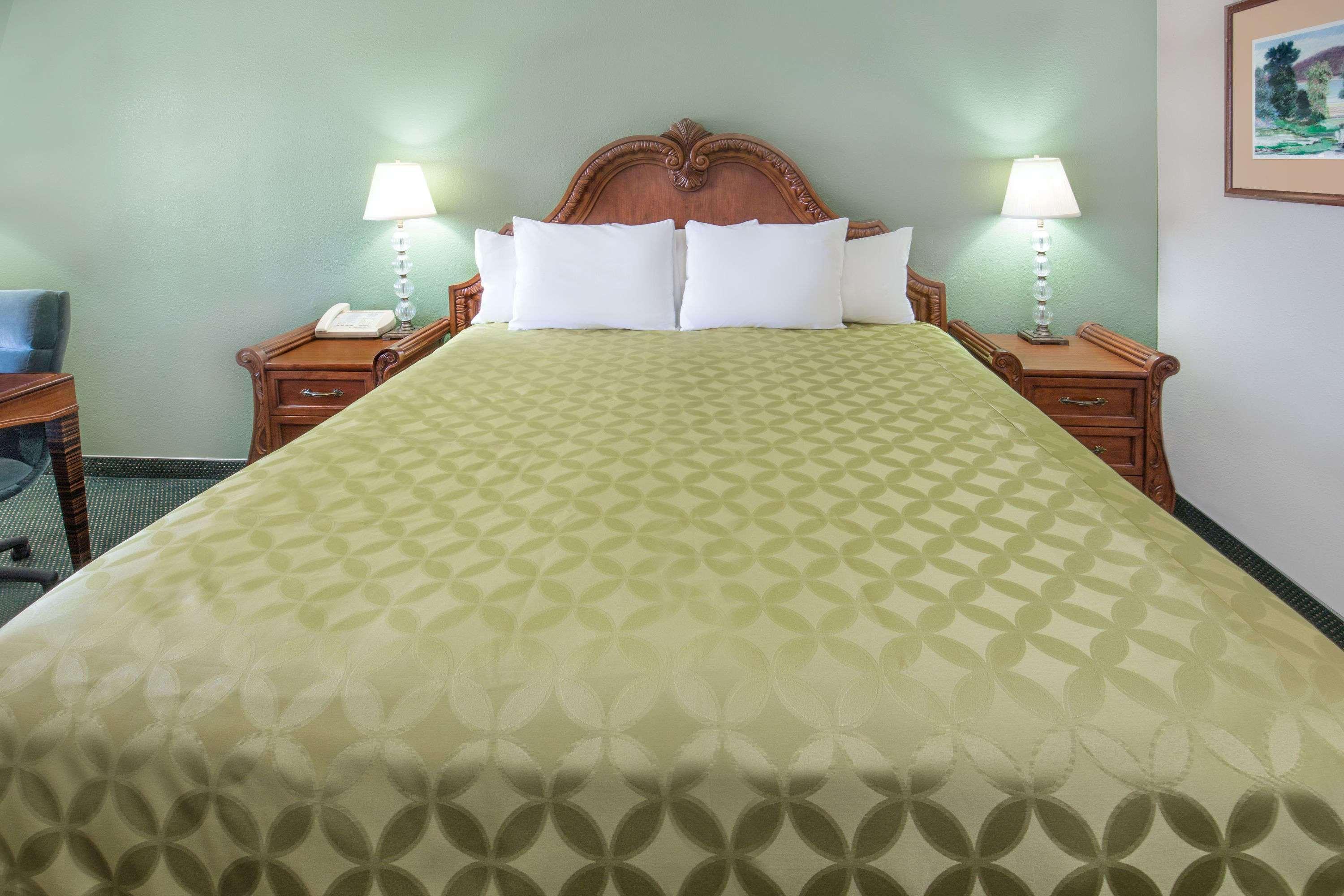 Days Inn By Wyndham Ontario Airport Екстер'єр фото