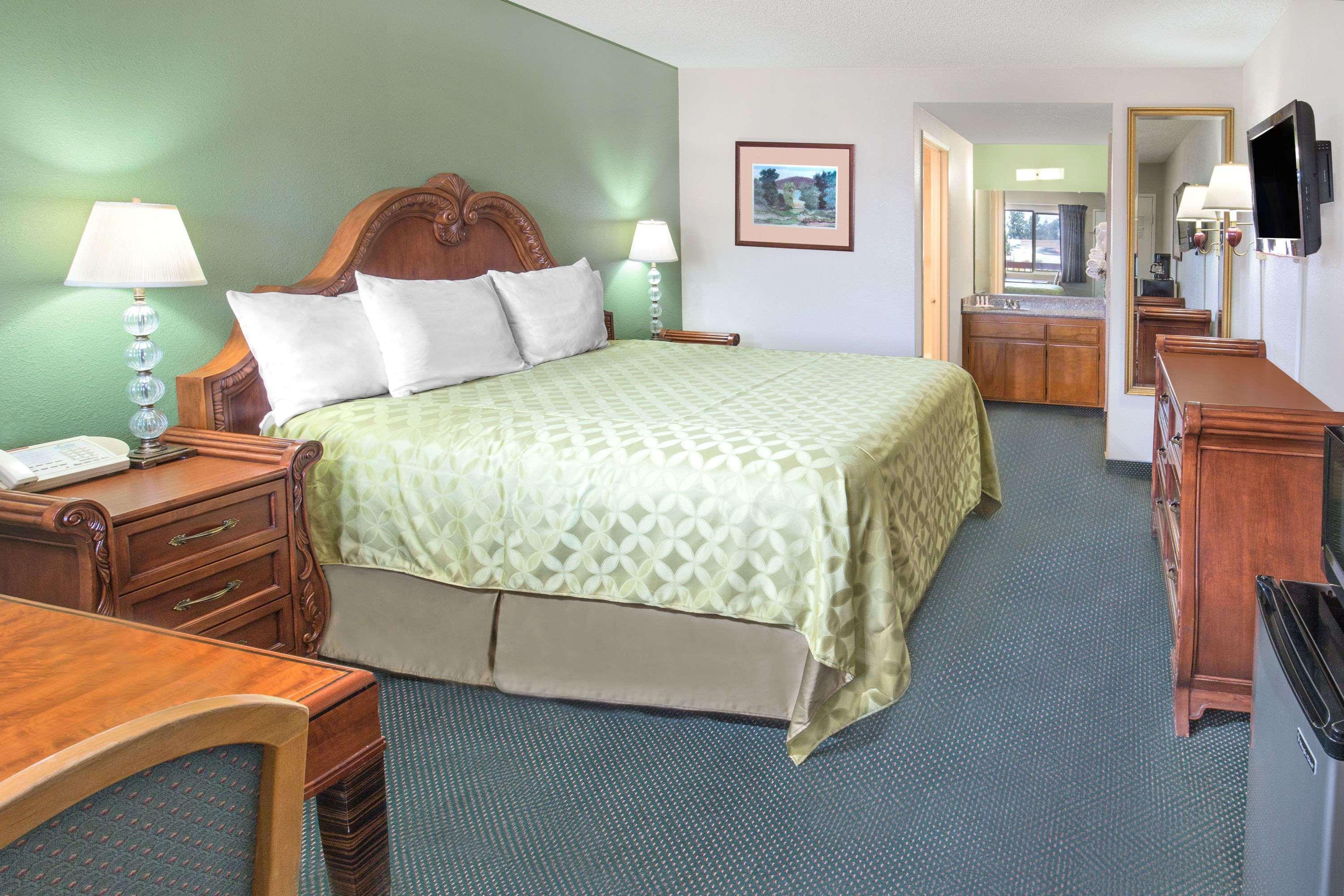 Days Inn By Wyndham Ontario Airport Екстер'єр фото