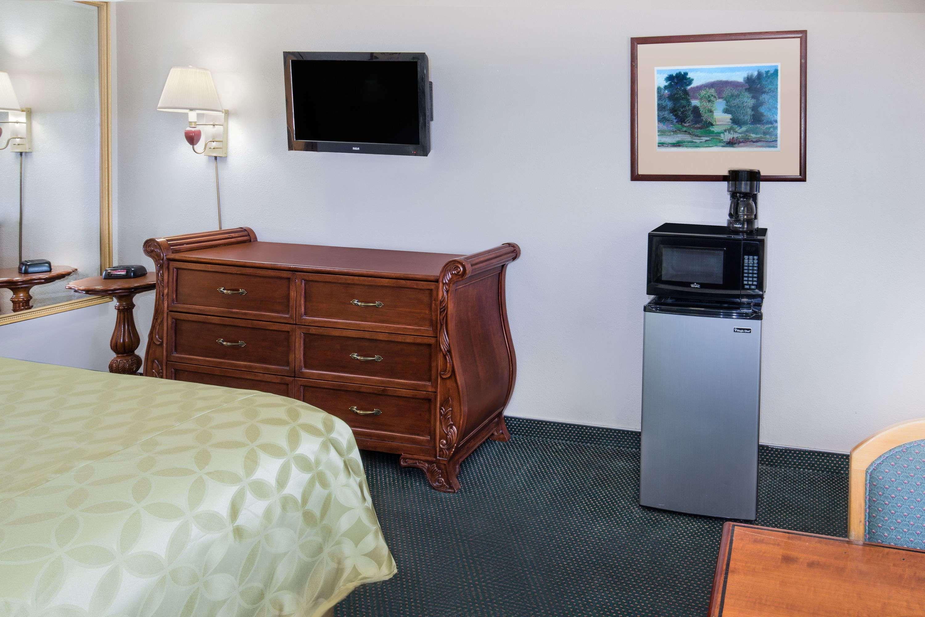 Days Inn By Wyndham Ontario Airport Екстер'єр фото