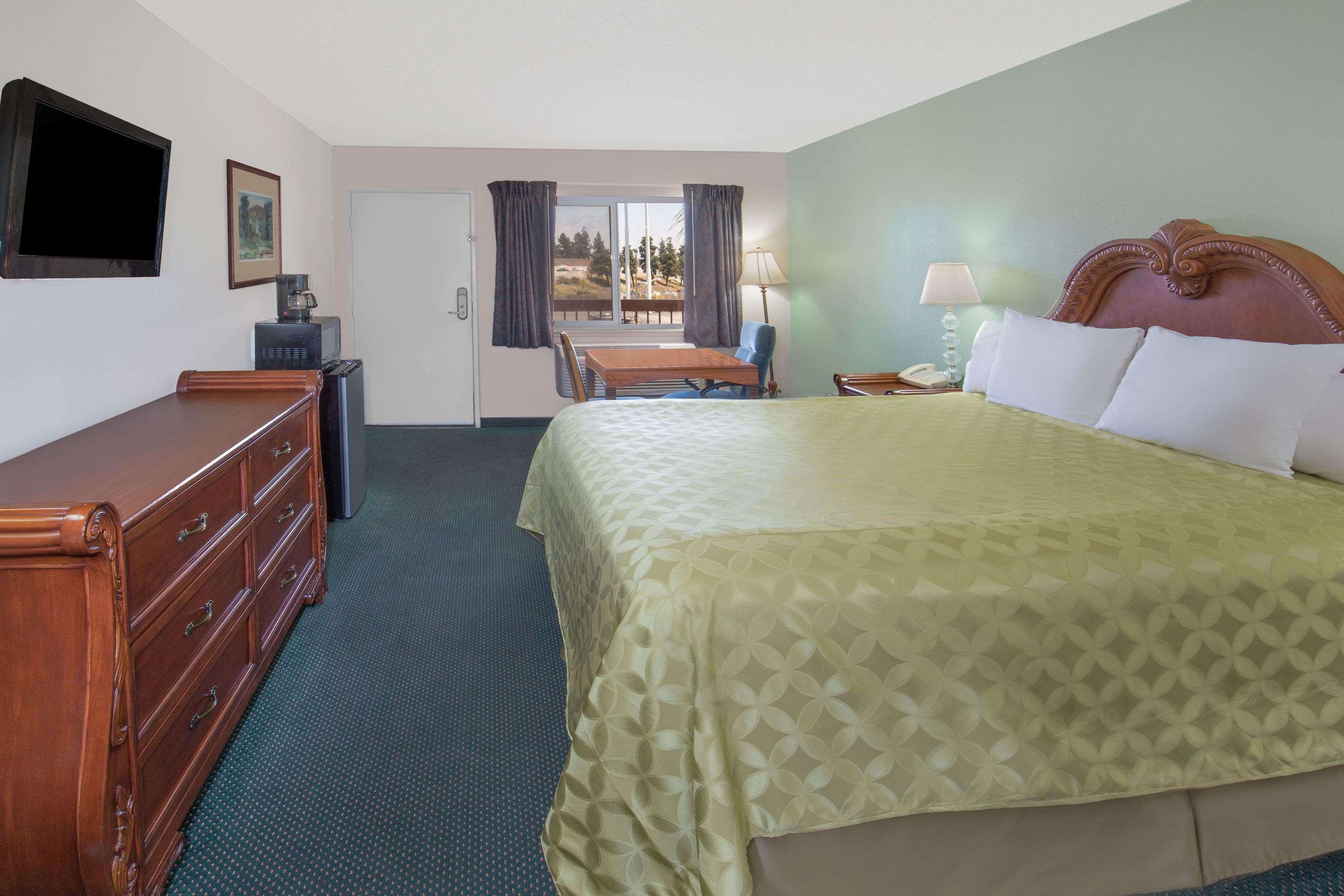 Days Inn By Wyndham Ontario Airport Екстер'єр фото