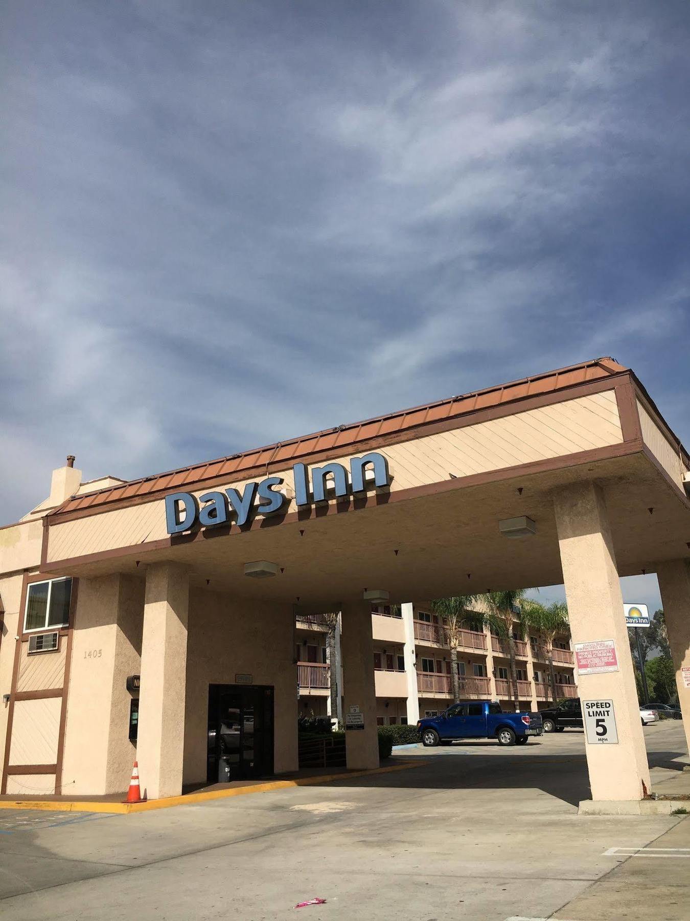 Days Inn By Wyndham Ontario Airport Екстер'єр фото