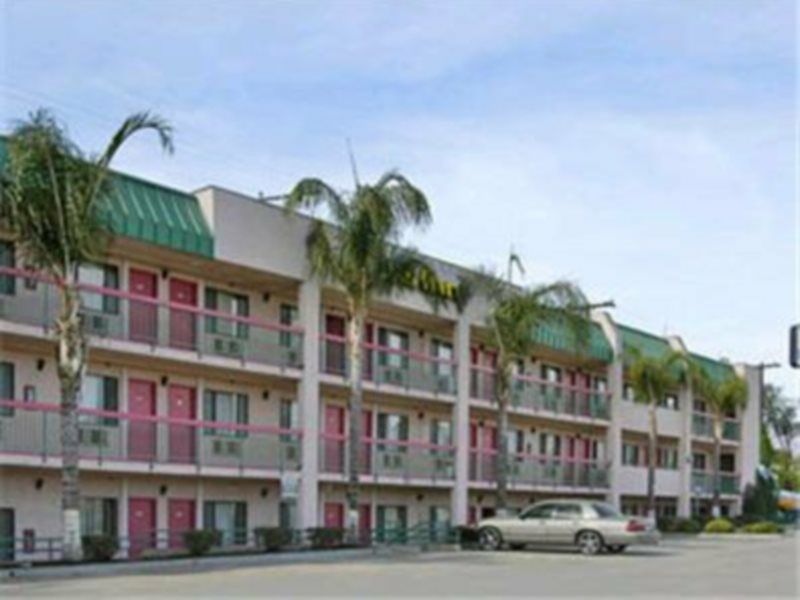 Days Inn By Wyndham Ontario Airport Екстер'єр фото