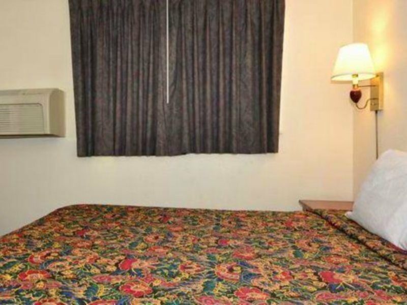 Days Inn By Wyndham Ontario Airport Екстер'єр фото