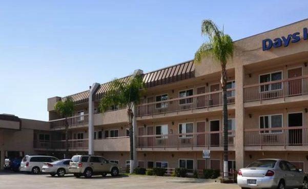 Days Inn By Wyndham Ontario Airport Екстер'єр фото